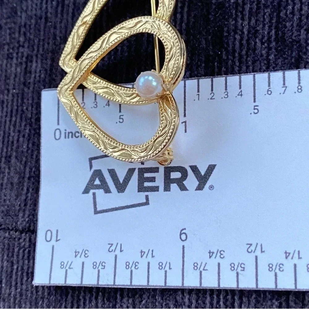 Sweetheart Lovers Etched Gold Tone Heart Brooch Pin
